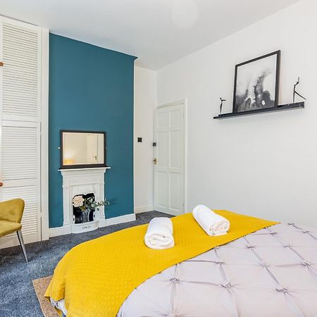 Coronation House By Yourstays - 3 Bedroom House In Newcastle-Under-Lyme Stoke-on-Trent Exteriér fotografie
