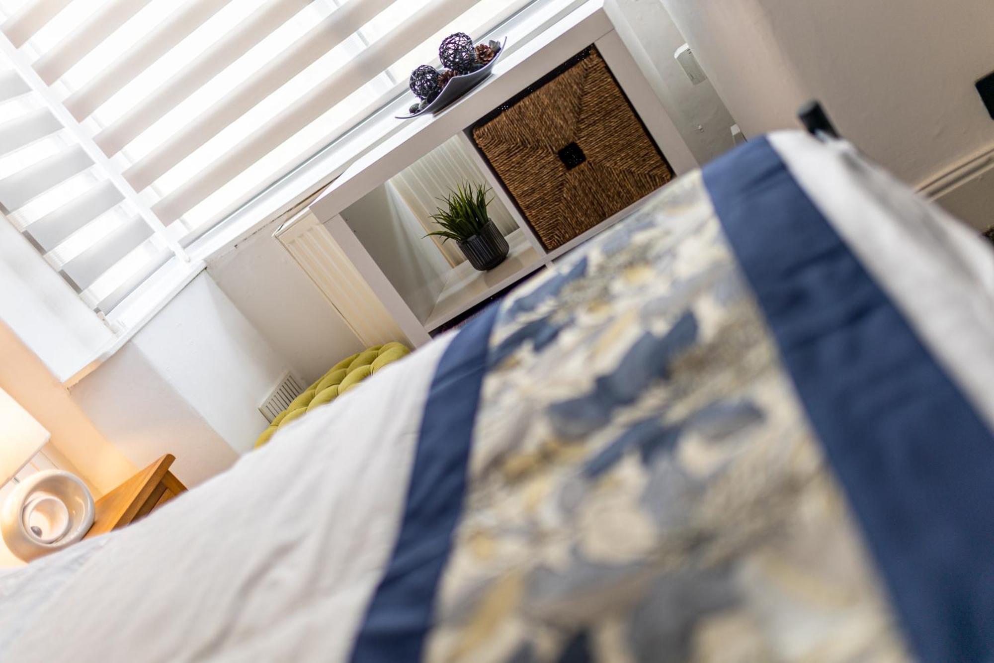 Coronation House By Yourstays - 3 Bedroom House In Newcastle-Under-Lyme Stoke-on-Trent Exteriér fotografie