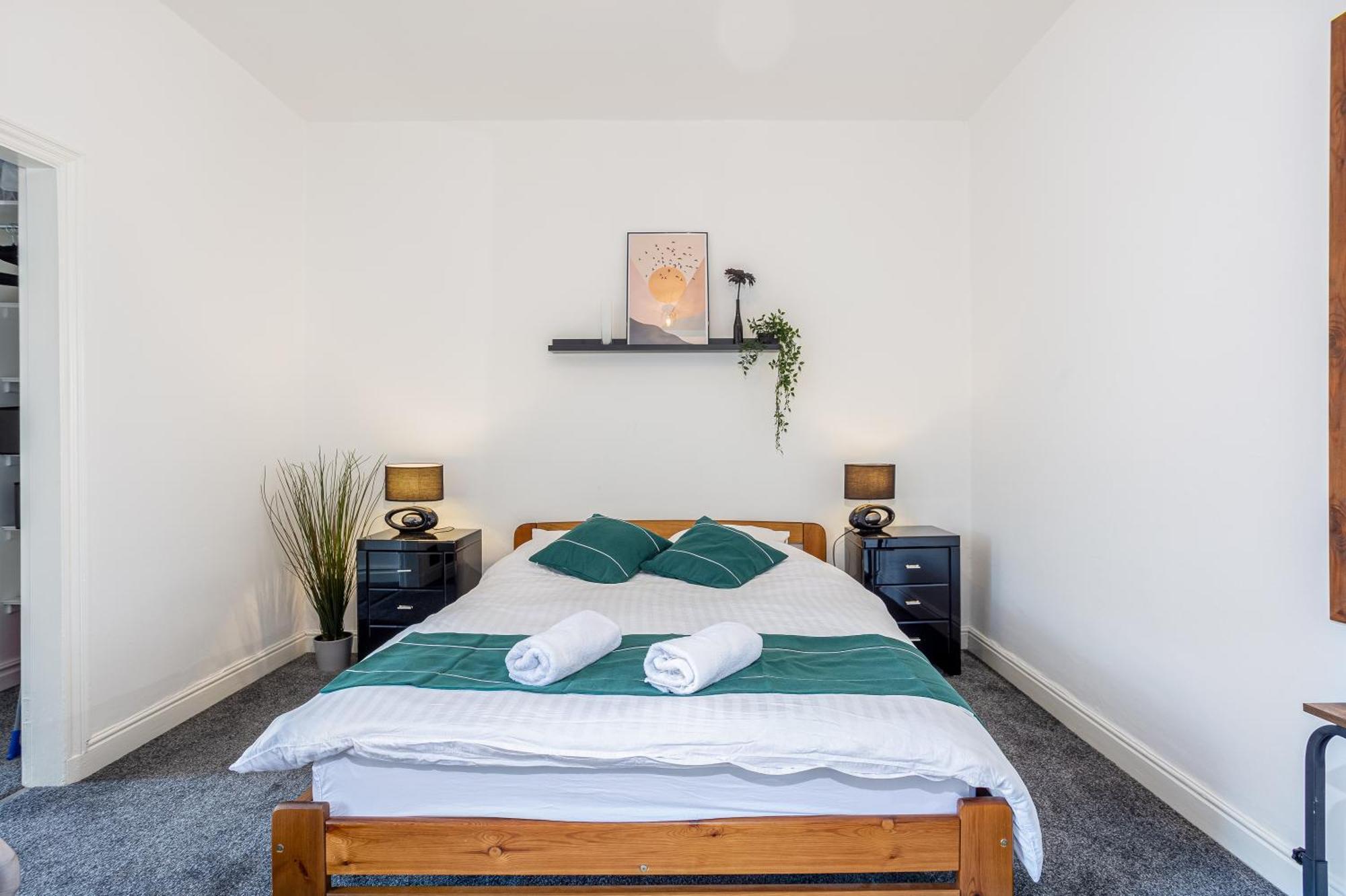 Coronation House By Yourstays - 3 Bedroom House In Newcastle-Under-Lyme Stoke-on-Trent Exteriér fotografie